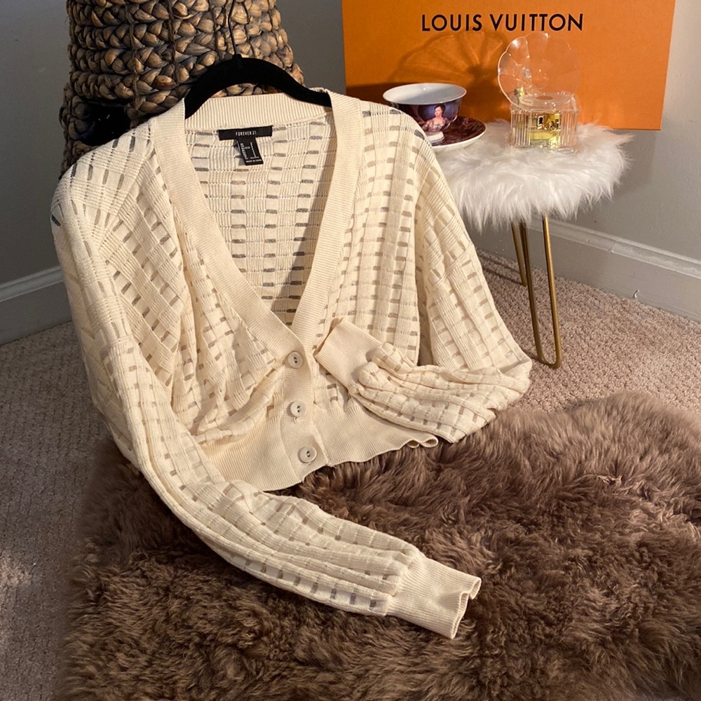 Forever 21 cover crop top in cream.
